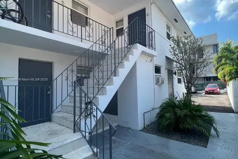 1262 SW 2nd St, Miami FL 33135