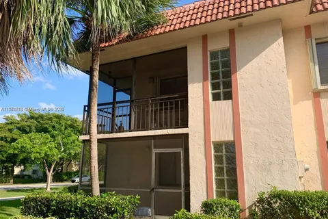 399 Lakeview Dr # 101, Weston FL 33326