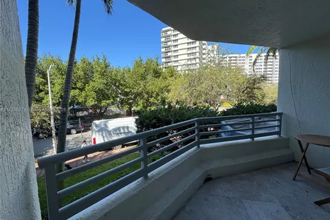 1401 Bay Rd # 208, Miami Beach FL 33139