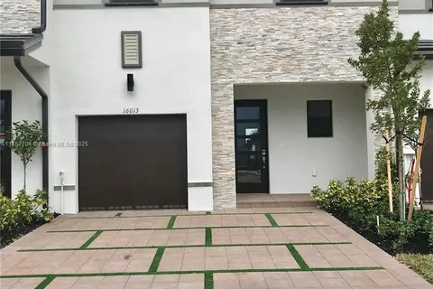 16013 NW 91 CT, Miami Lakes FL 33018