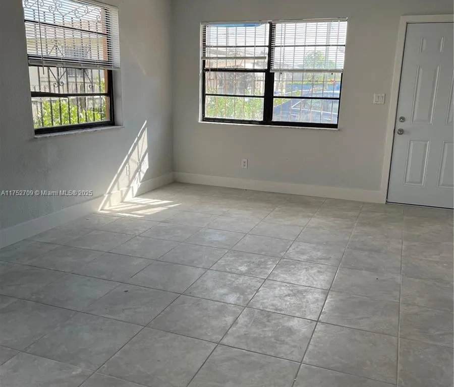 2041 NW 6th St # a, Miami FL 33125
