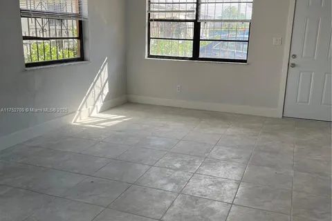 2041 NW 6th St # a, Miami FL 33125
