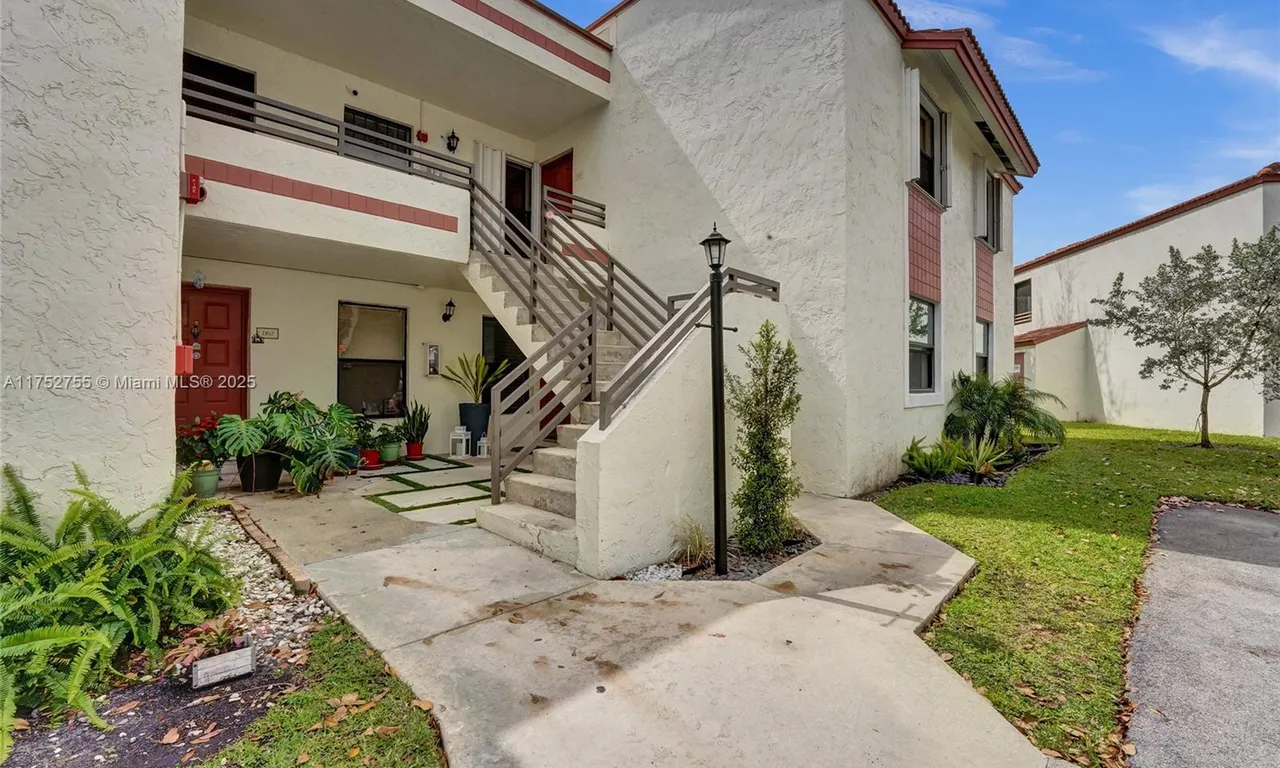 1166 N Hiatus Rd # 1166, Pembroke Pines FL 33026