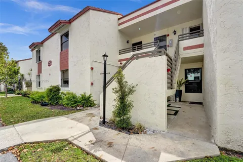 1166 N Hiatus Rd # 1166, Pembroke Pines FL 33026