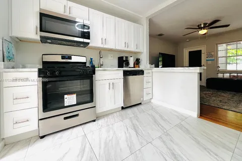 1914 Dewey St, Hollywood FL 33020