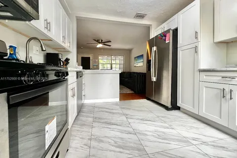 1914 Dewey St, Hollywood FL 33020