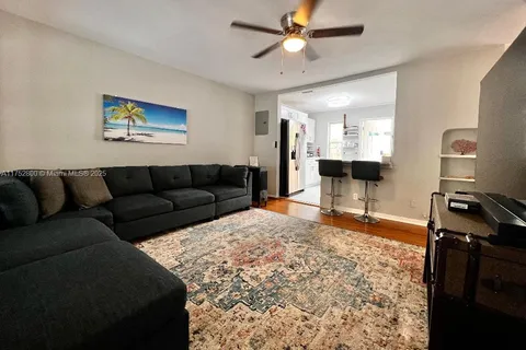 1914 Dewey St, Hollywood FL 33020