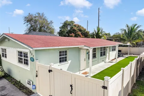 337 Phippen Waiters Rd, Dania Beach FL 33004