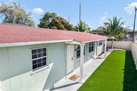 337 Phippen Waiters Rd, Dania Beach FL 33004
