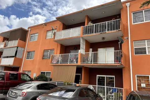 6850 W 16th Dr # 211, Hialeah FL 33014