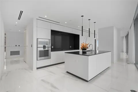 300 Biscayne Blvd Way # 3801, Miami FL 33131