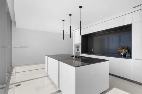 300 Biscayne Blvd Way # 3801, Miami FL 33131