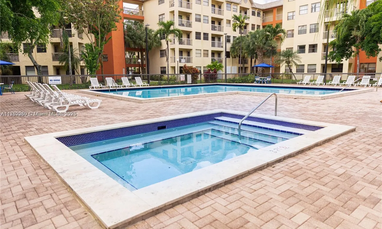 8353 Lake Dr # 105, Doral FL 33166