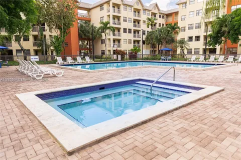 8353 Lake Dr # 105, Doral FL 33166