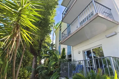 750 Michigan Ave # 203, Miami Beach FL 33139