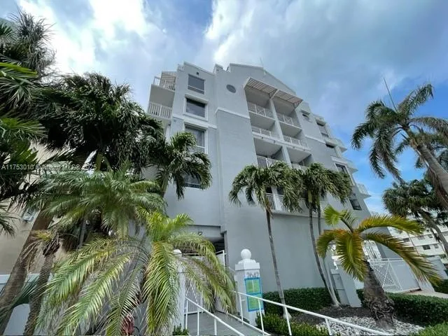 2642 Collins Ave # 506, Miami Beach FL 33140