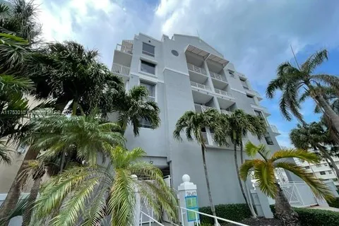 2642 Collins Ave # 506, Miami Beach FL 33140