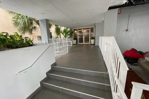 2642 Collins Ave # 506, Miami Beach FL 33140