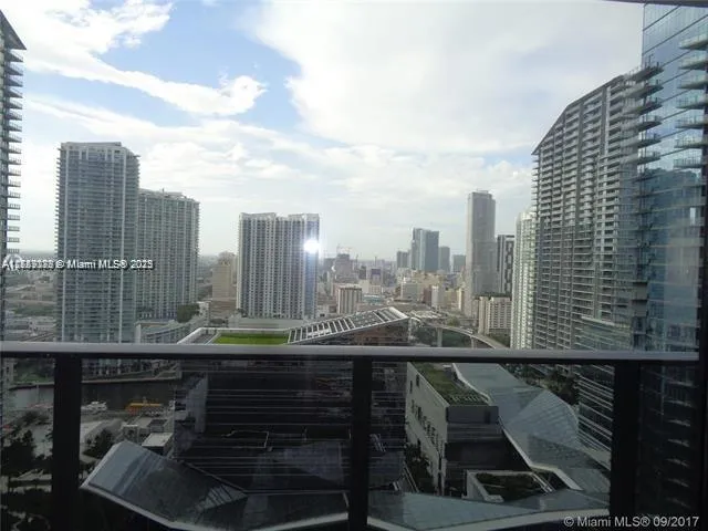 45 SW 9th St # 2709, Miami FL 33130