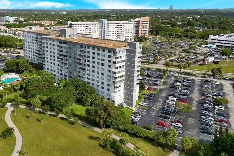 3800 Hillcrest Dr # 815, Hollywood FL 33021