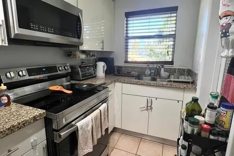 270 Layne Blvd # 208, Hallandale Beach FL 33009