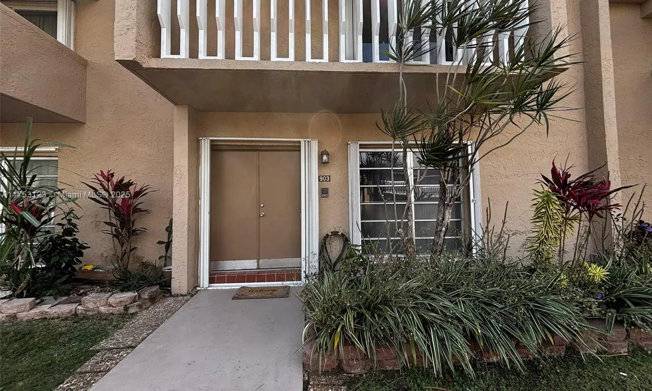 17190 SW 94th # 903, Palmetto Bay FL 33157