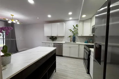 17190 SW 94th # 903, Palmetto Bay FL 33157