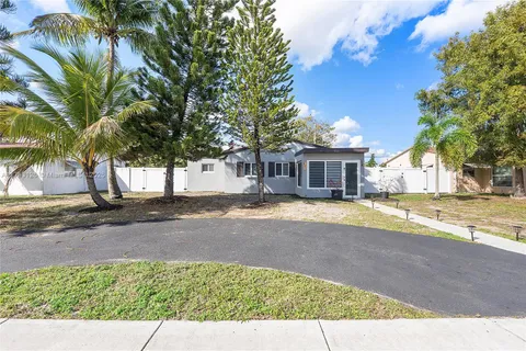631 NE 57th St # 1, Oakland Park FL 33334