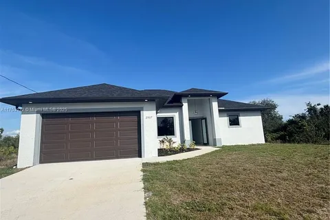 2907 S Alan Ave, Lehigh Acres FL 33976