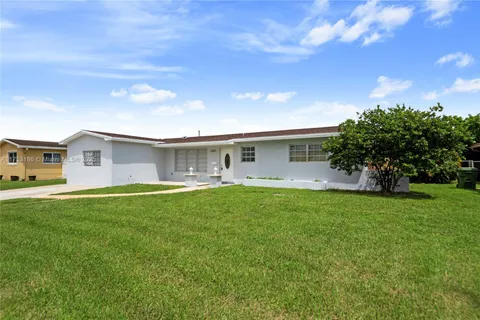 2101 NW 85th Way, Pembroke Pines FL 33024