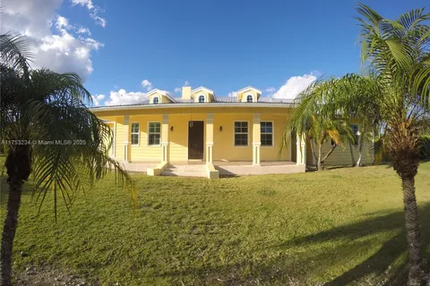 21401 SW 246th St, Homestead FL 33031