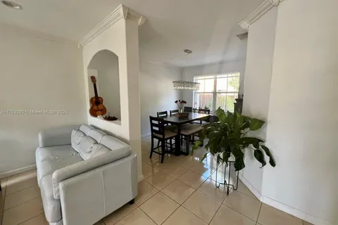 11213 NW 74th Ter, Doral FL 33178