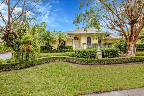 8205 SW 177th Ter, Palmetto Bay FL 33157