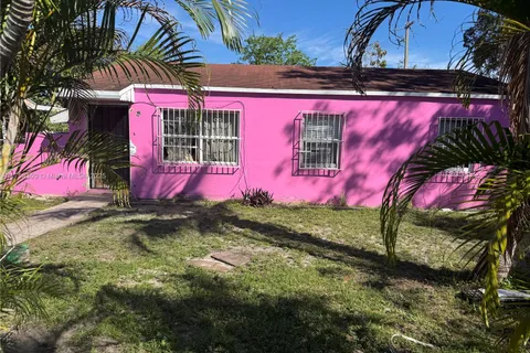 769 NW 118th St, Miami FL 33168