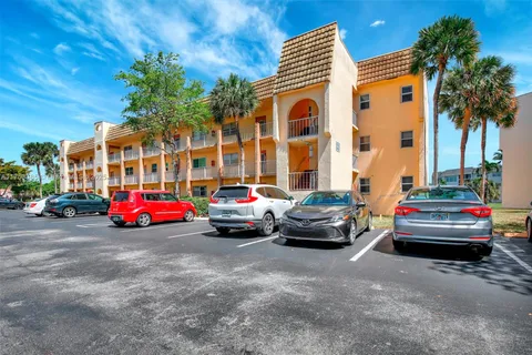 8400 Sunrise Lakes Blvd # 312, Sunrise FL 33322