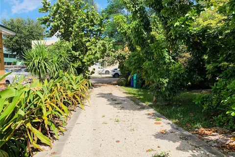 512 SW 21st Ave, Miami FL 33135