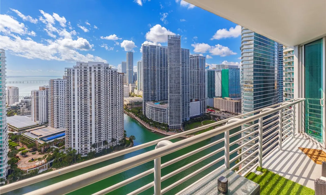 325 S Biscayne Blvd # 3817, Miami FL 33131