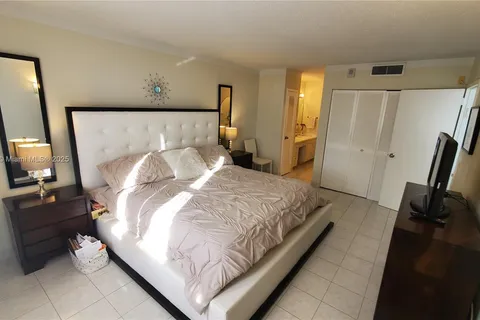 2030 S Ocean Dr # 401, Hallandale Beach FL 33009