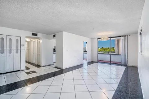 7300 Wayne Ave # 317, Miami Beach FL 33141