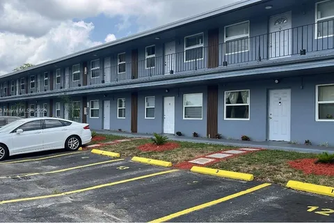 6051 Arthur St # 14, Hollywood FL 33024