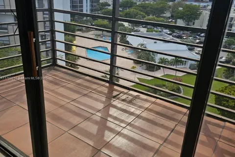 20500 W Country Club Dr # 804, Aventura FL 33180
