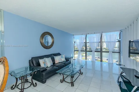 1000 Parkview Dr # 702, Hallandale Beach FL 33009