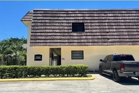 2307 Taylor St # 205, Hollywood FL 33020