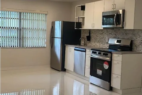 2307 Taylor St # 205, Hollywood FL 33020