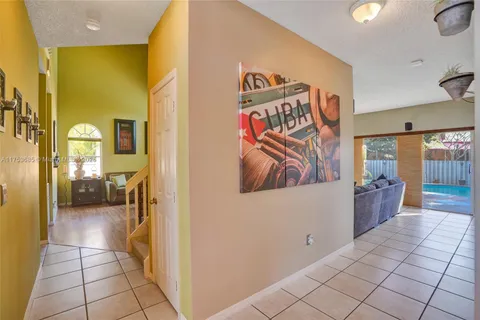 417 SW 195th Ave, Pembroke Pines FL 33029