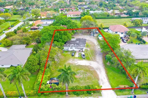 6845 SW 97th Ave, Miami FL 33173