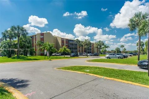 3710 NW 21st St # 411, Lauderdale Lakes FL 33311