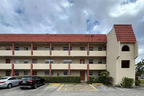 8020 N Sunrise Lakes Dr # 112, Sunrise FL 33322