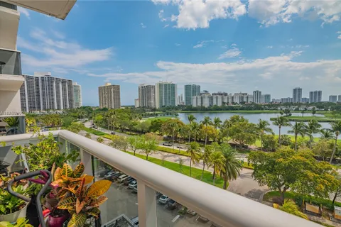 3625 N Country Club Dr # 808, Aventura FL 33180