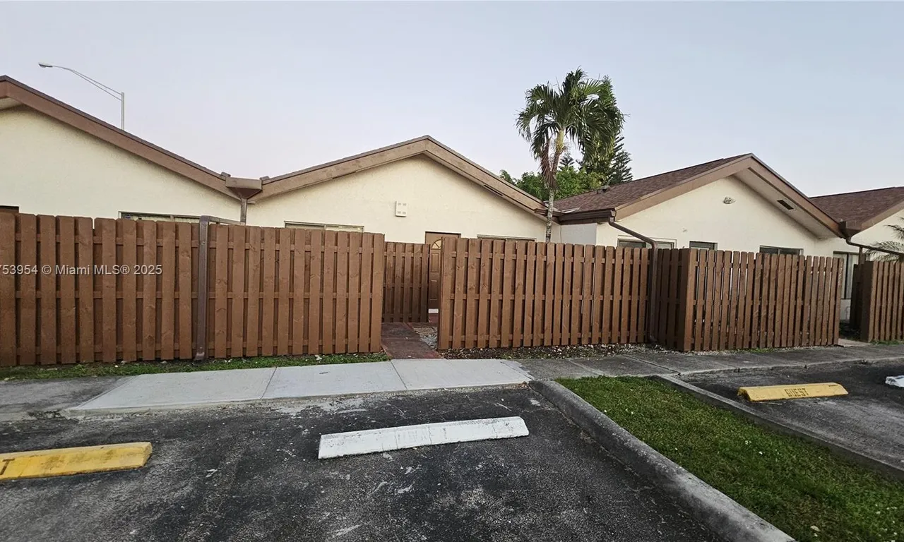 1760 NW 72nd Ave # 81, Plantation FL 33313